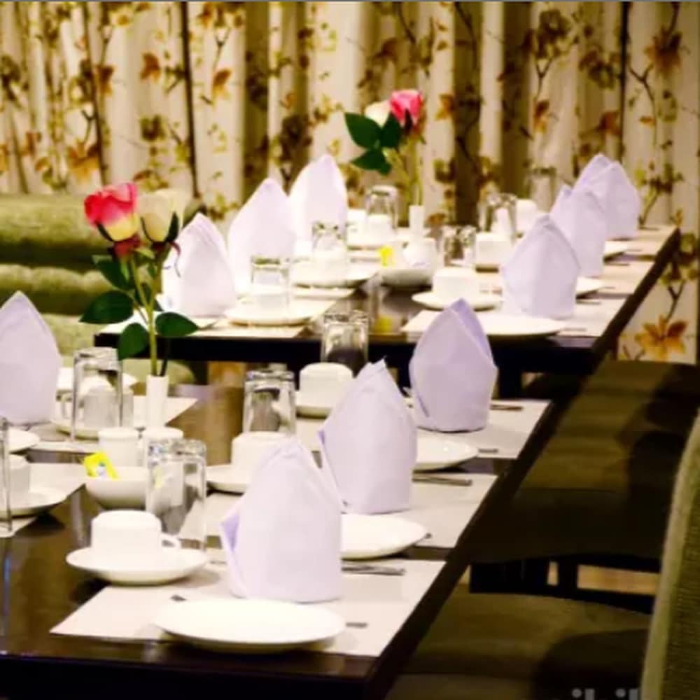 Hotel Mahendra 40/44