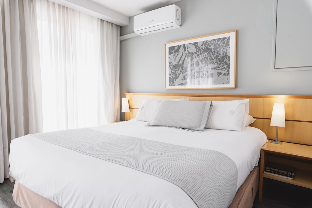 SUPERIOR, PENTHOUSE, QUEEN BED, CITY VIEW