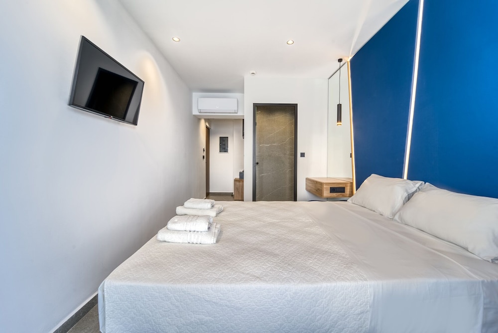 Deluxe, Queen Bed, City View