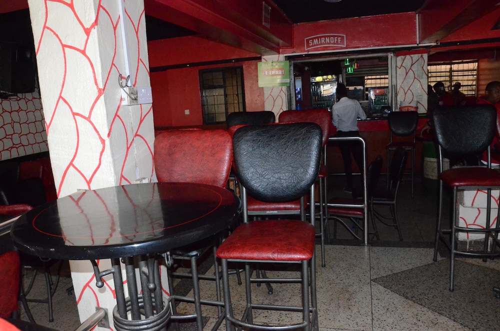 Nyam Hotel 24/26