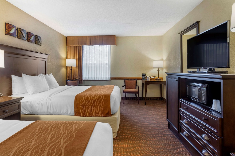 Comfort Inn at Thousand Hills 7/39