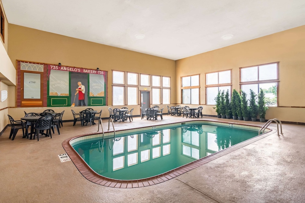 Riverview Inn & Suites, Ascend Hotel Collection