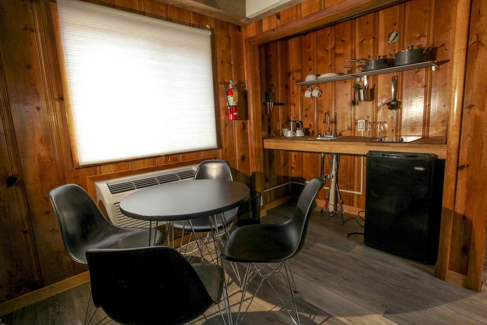 The Nightingale Motel 54/58