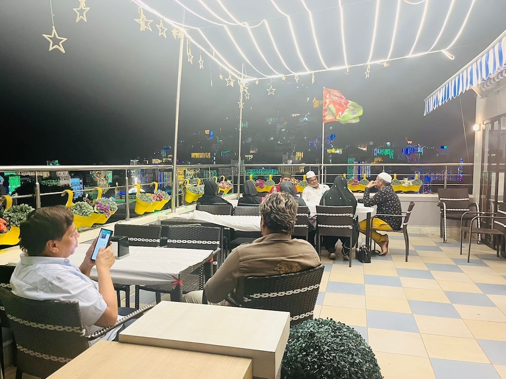 Hotel Madni Royale 46/50