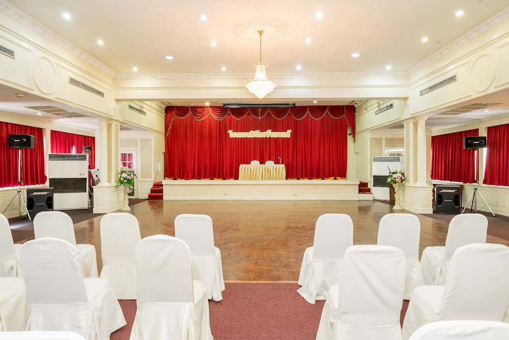 Lobby at Niran Grand Hotel, BANGKOK