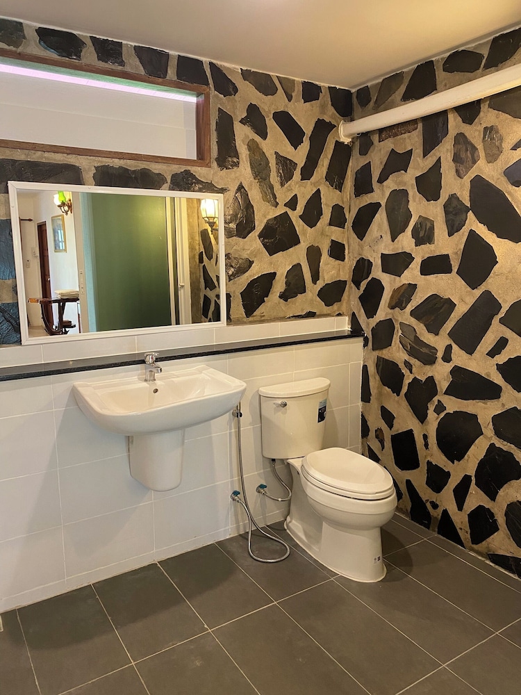 Waterside Resort 65/70