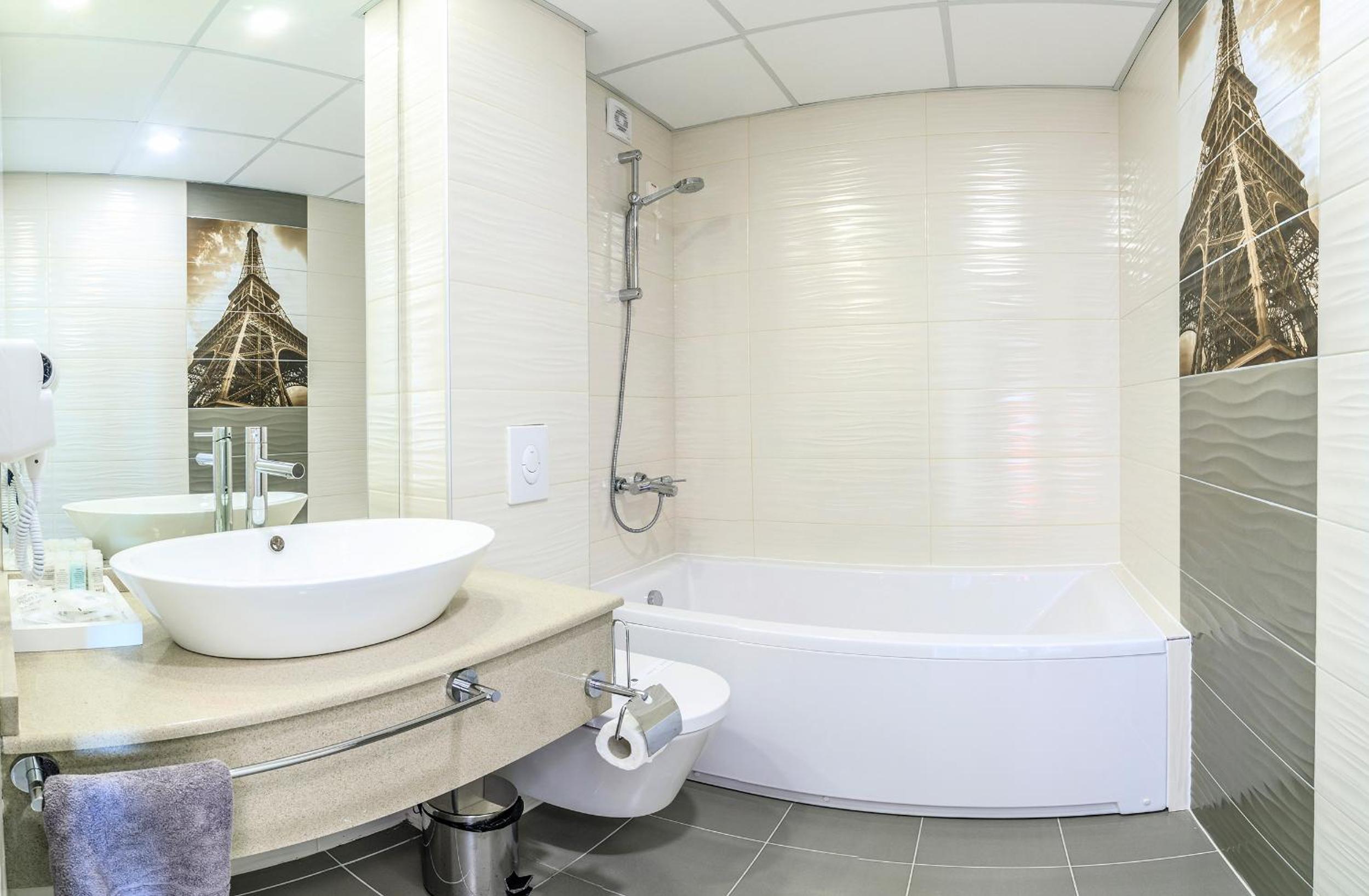 Laki Hotel & Spa 49/50