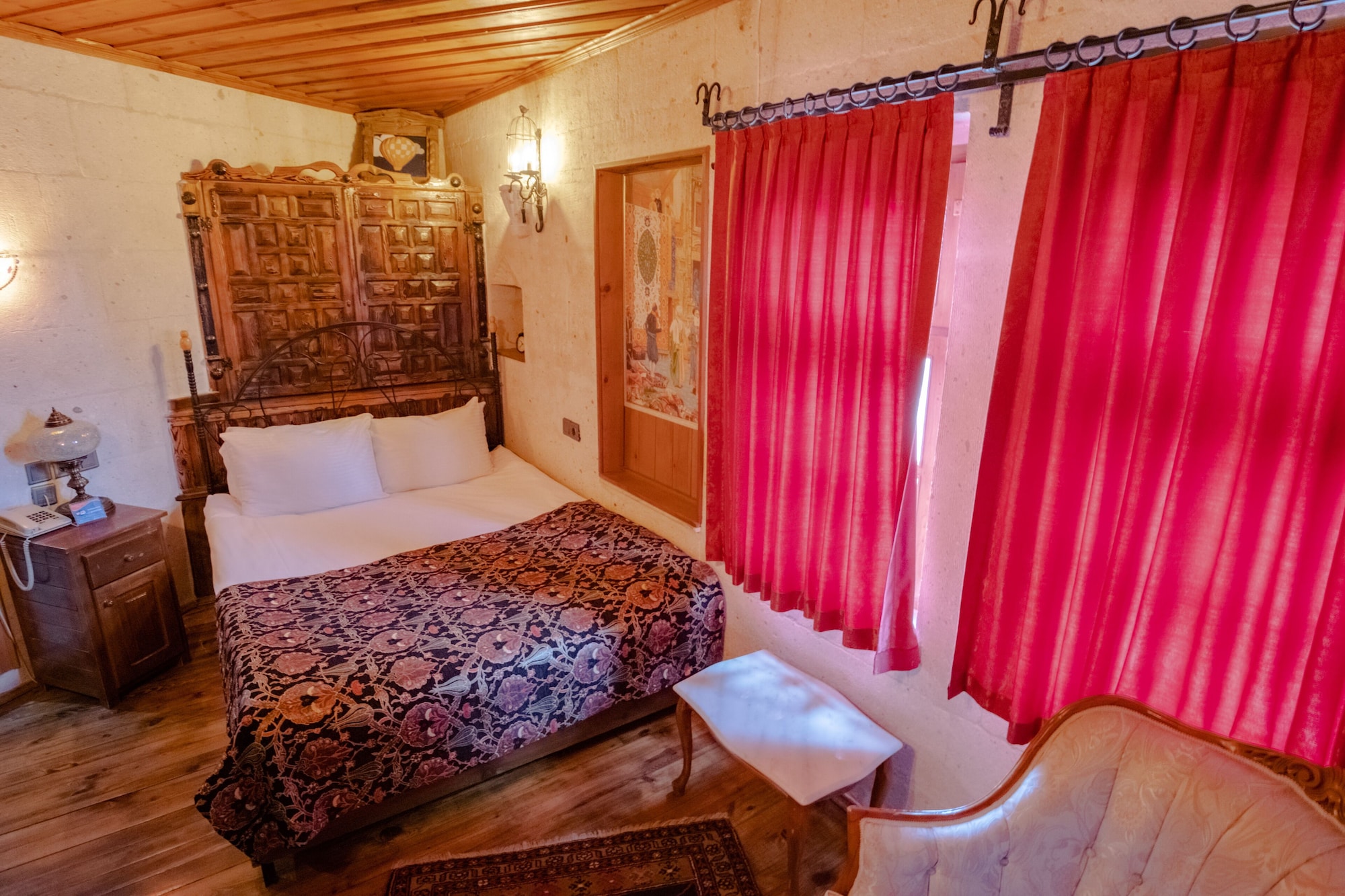 DELUXE, DOUBLE BED