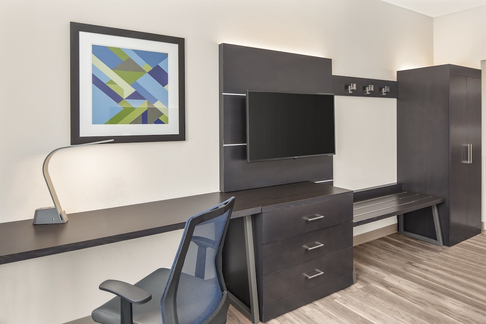 Holiday Inn Express Hotel Suites Hardeeville Hilton Head 56/68