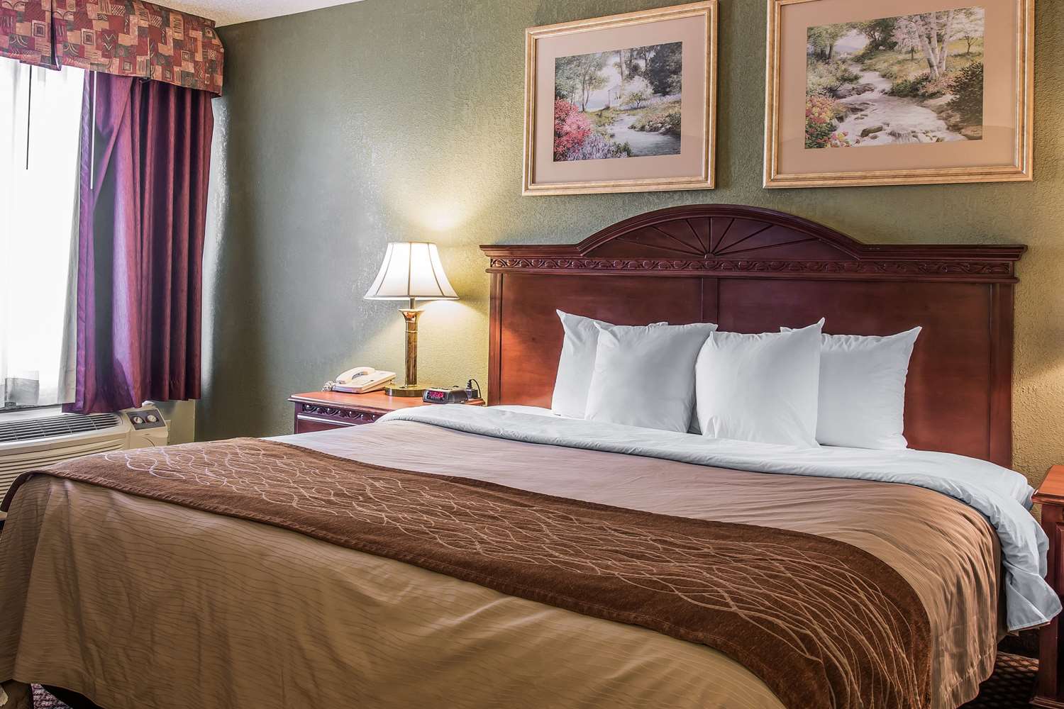 Quality Inn & Suites Ann Arbor Hwy 23 10/27