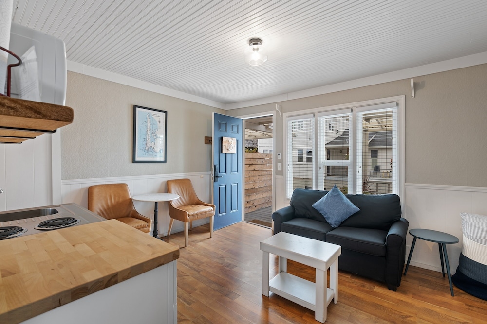 Boardwalk Cottages Long Beach 45/60