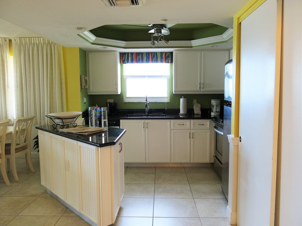 Pink Shell Beach Resort & Marina 34/40