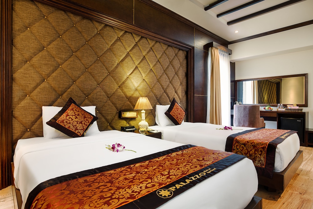 Palazzo Luxury Hotel 10/92