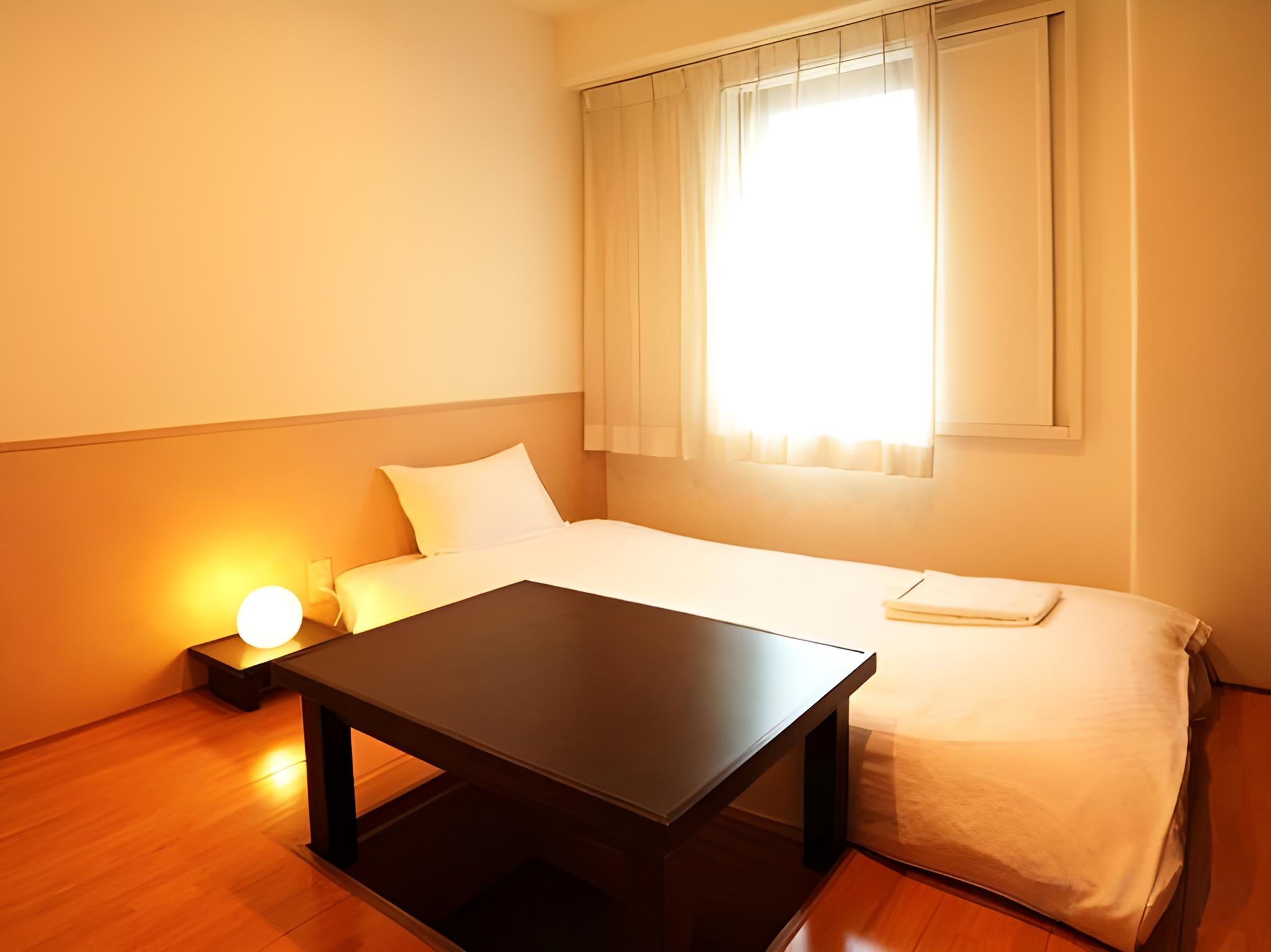 Flat, Futon Bed