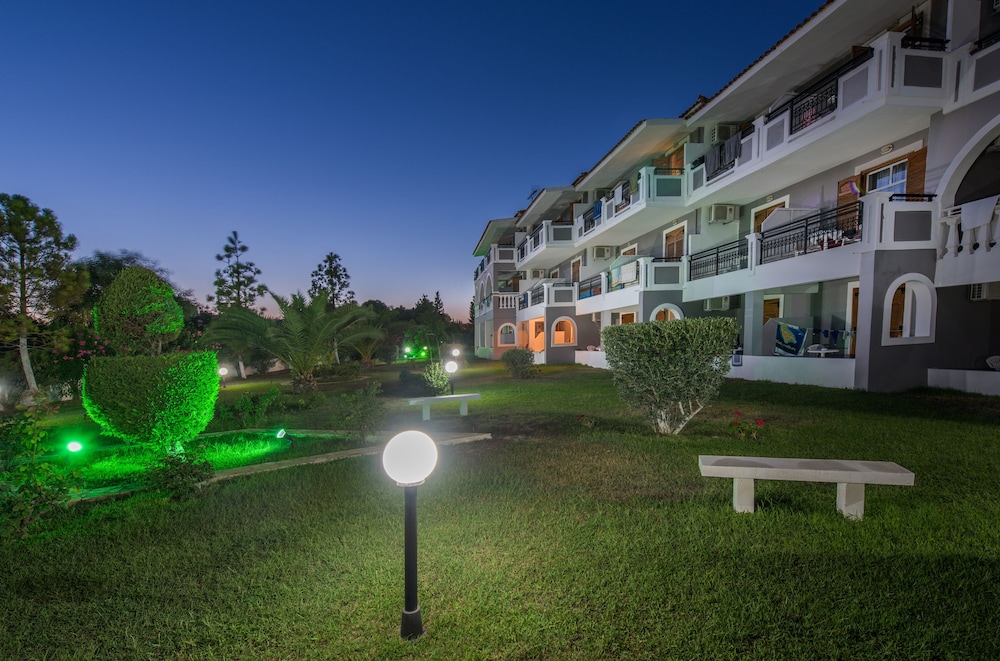 Golden Sun Hotel 24/28