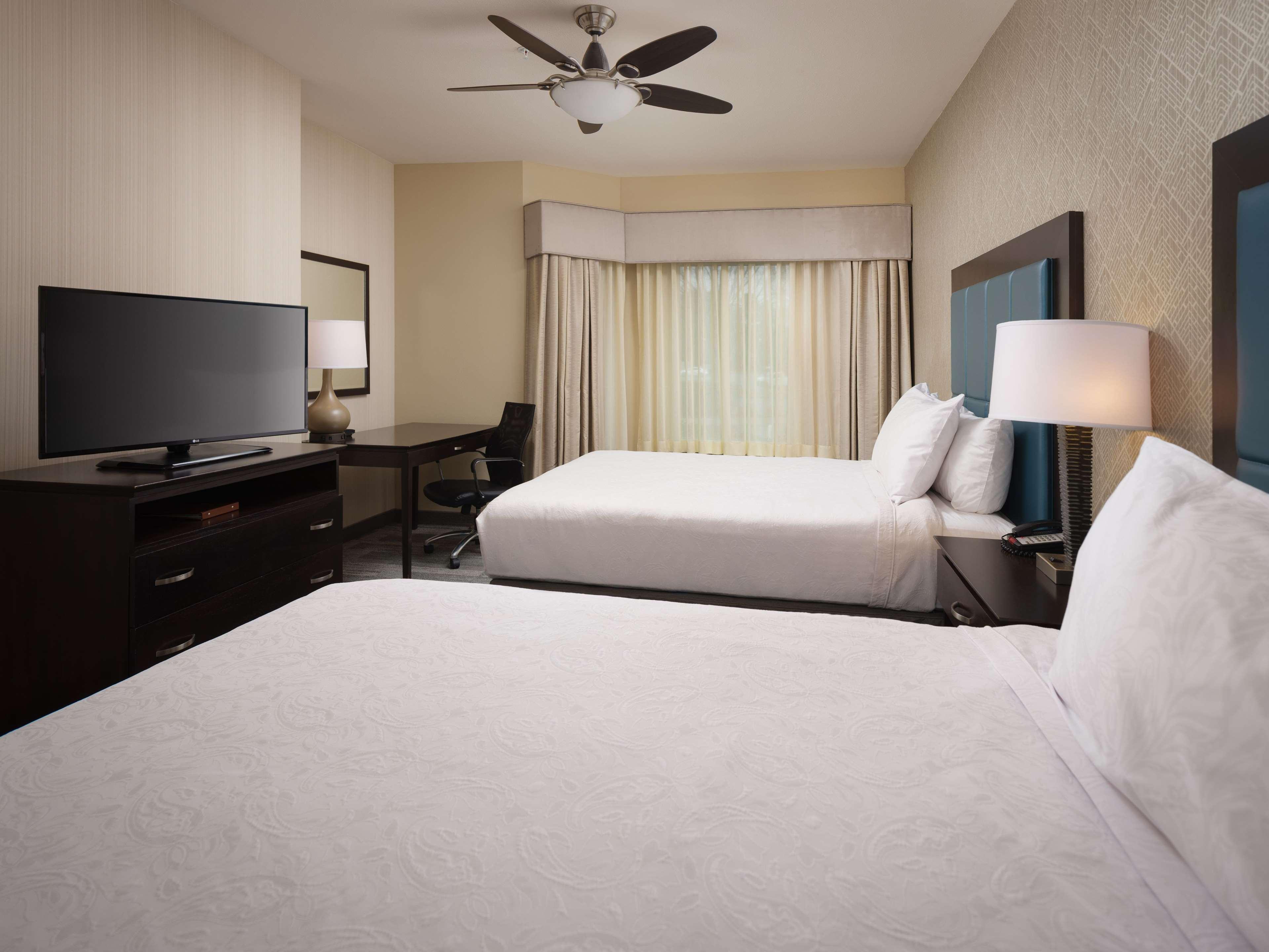 2 Bedrooms, Suite, King Bed, 2 Queen Beds, 2 Bathrooms