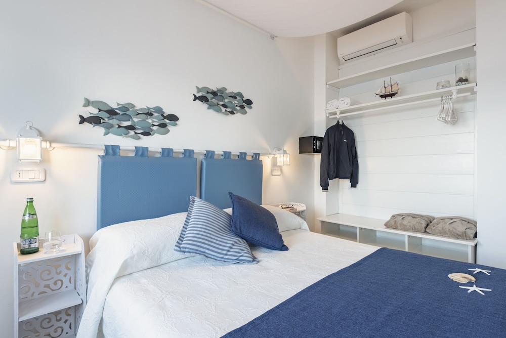 Standard, Double or Twin Bed, Sea View
