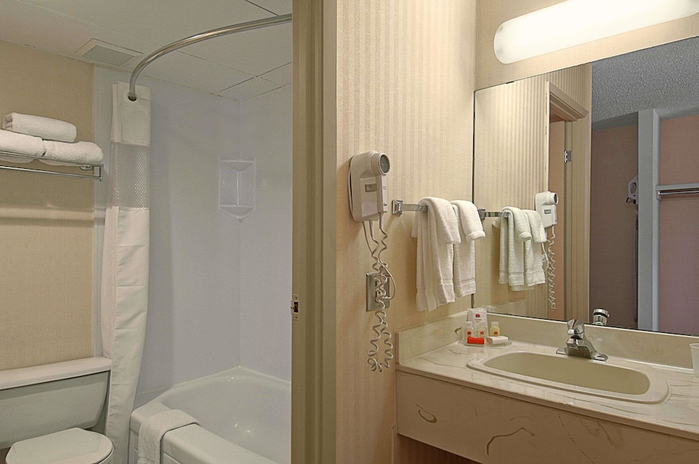 Metro Inn Calgary Northwest 7/24