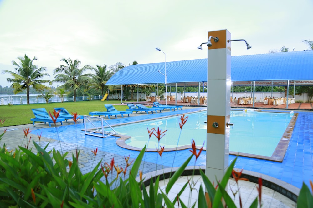 Hotel Bluewaters Cherai 19/46