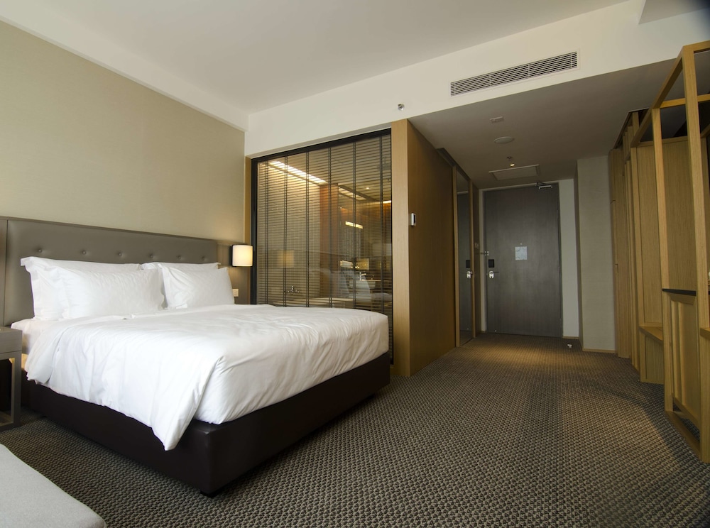 WEIL Hotel 19/56