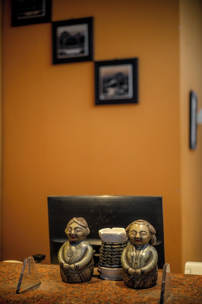Hotel Poncowinatan - Tugu 7/21