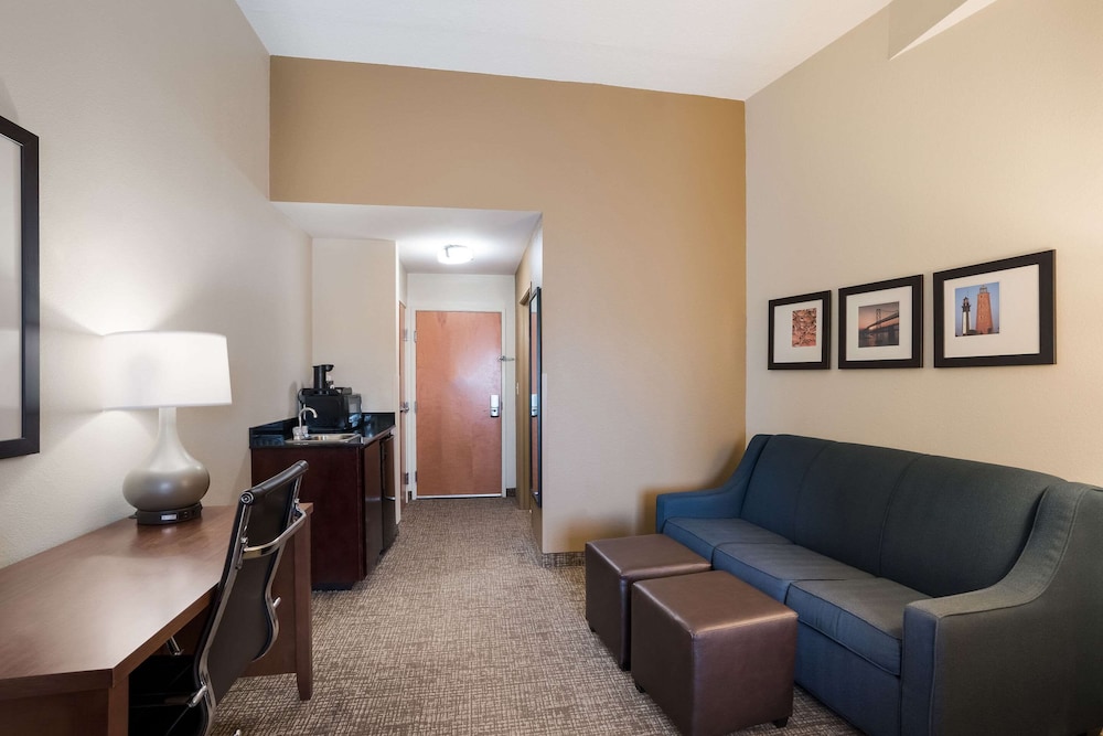 Comfort Suites Suffolk Chesapeake 34/47