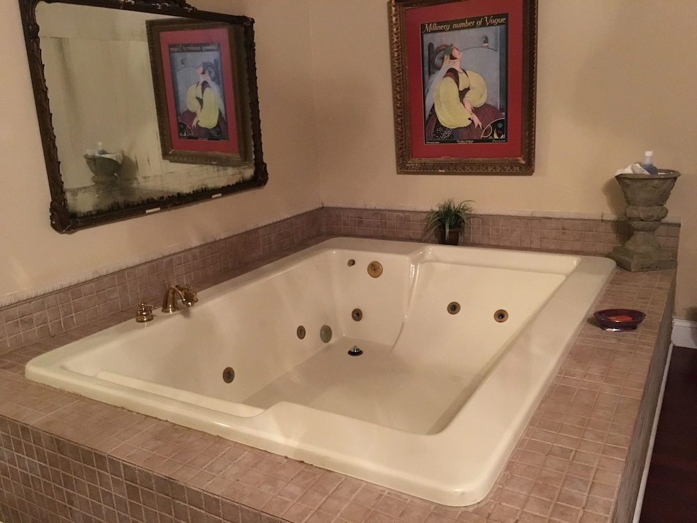 Colts Neck Inn Hotel 34/64