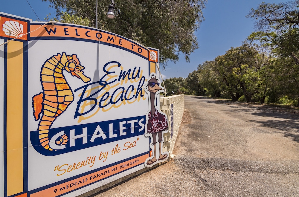EMU BEACH CHALETS 2/35