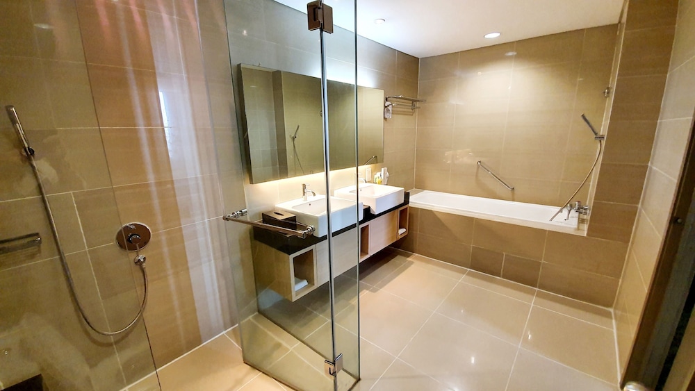 The Grand Platinum Jakarta 33/34