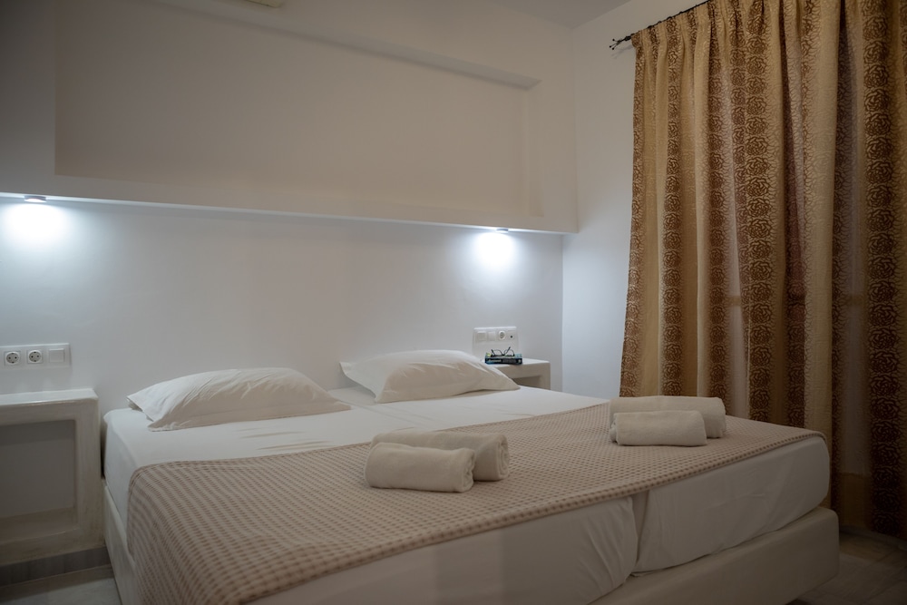 Aphrodite Hotel Apartments 7/37
