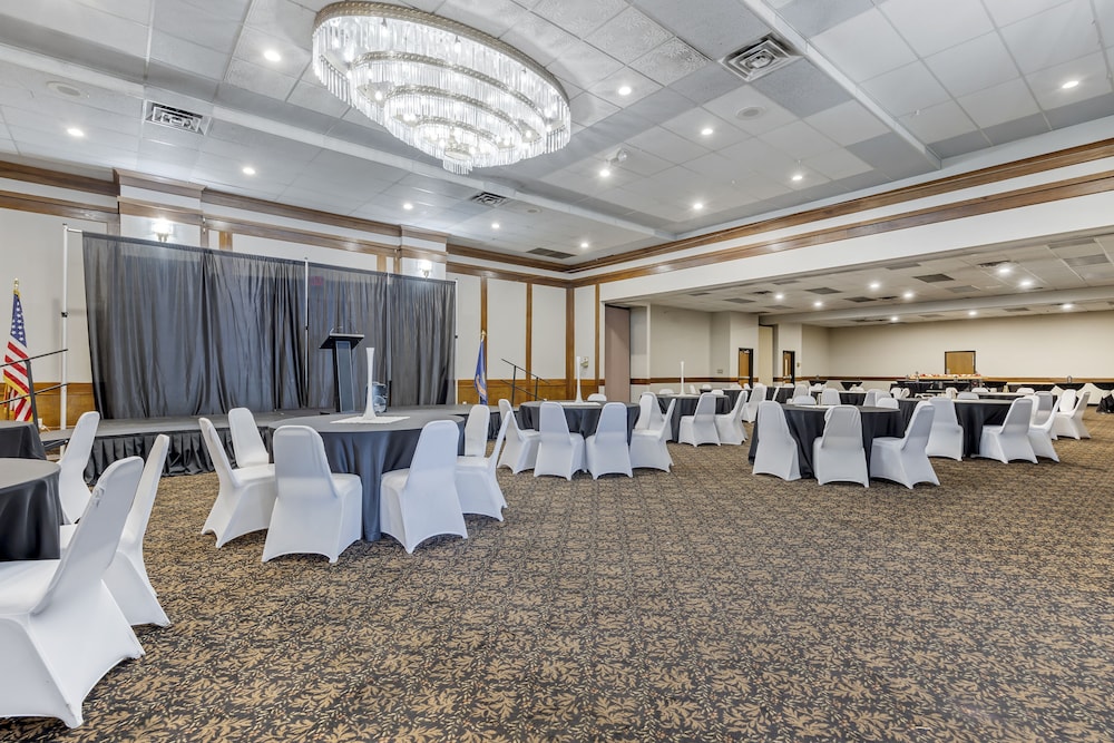 Seaport Inn and Suites 27/38