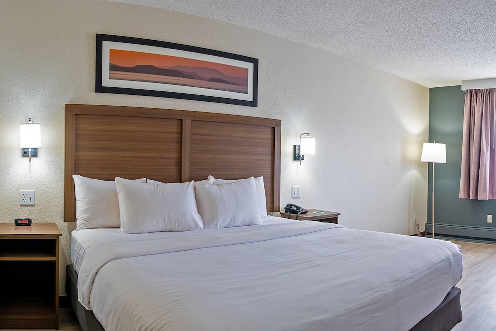 ROOM, KING BED