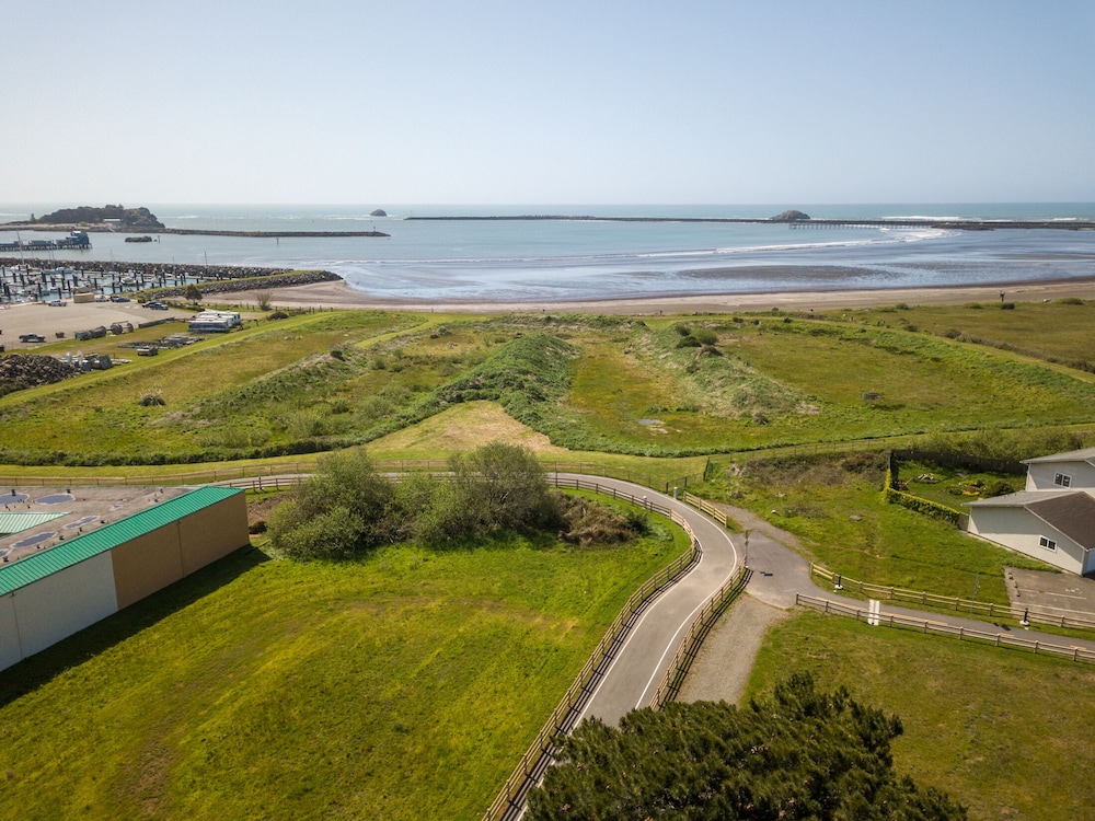 Quality Inn & Suites Crescent City Redwood Coast 23/52