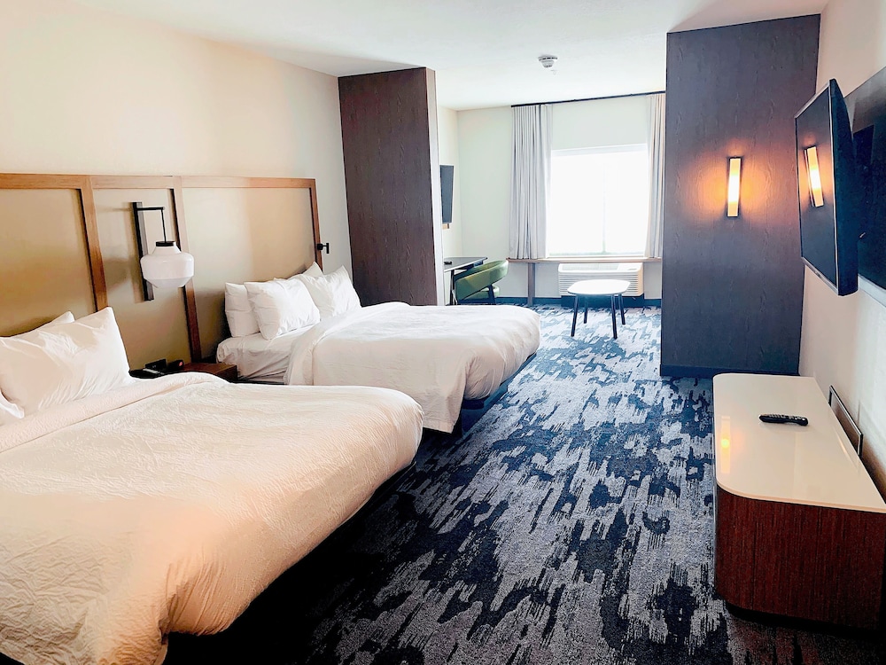 Fairfield Inn & Suites by Marriott Whitewater 9/38