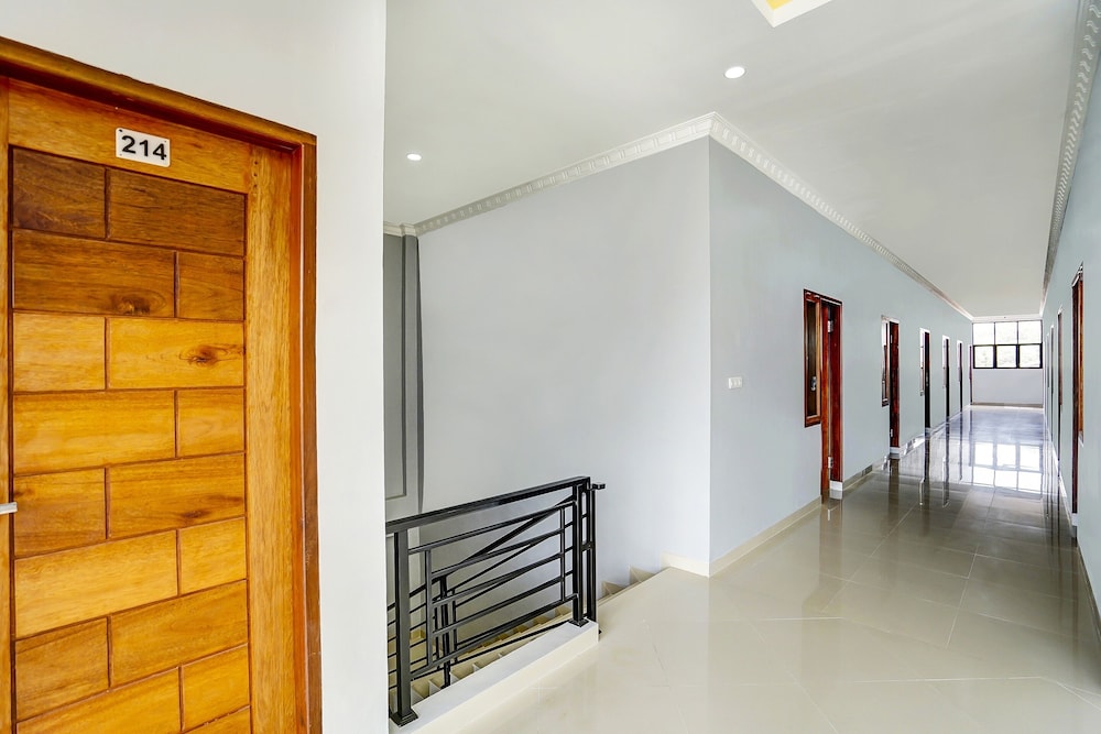 Super OYO 91181 Beda Arga Residence near RSU Royal Prima photo3