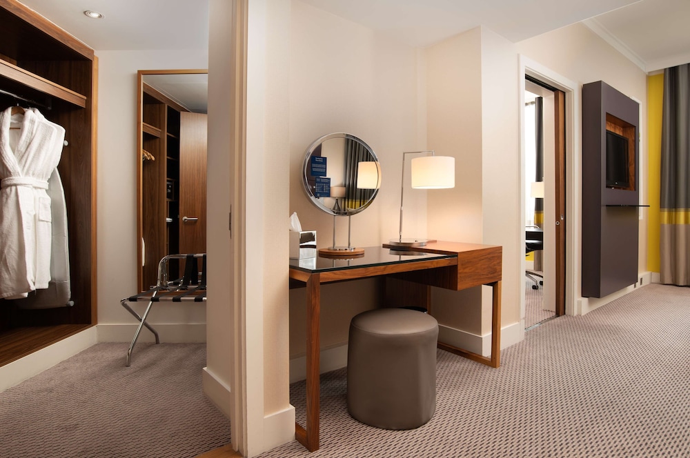 Hilton London Wembley 59/62