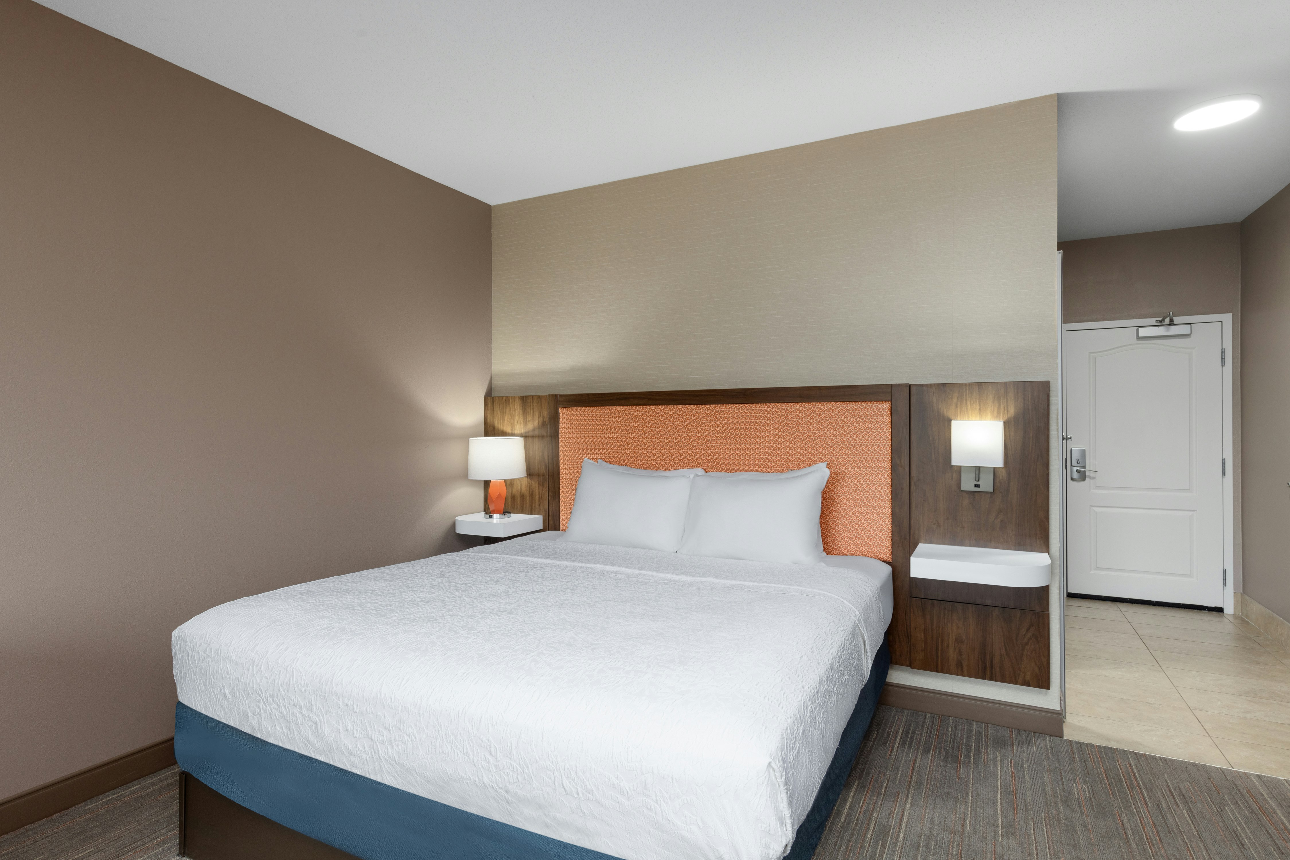 ROOM, KING BED, SOFA