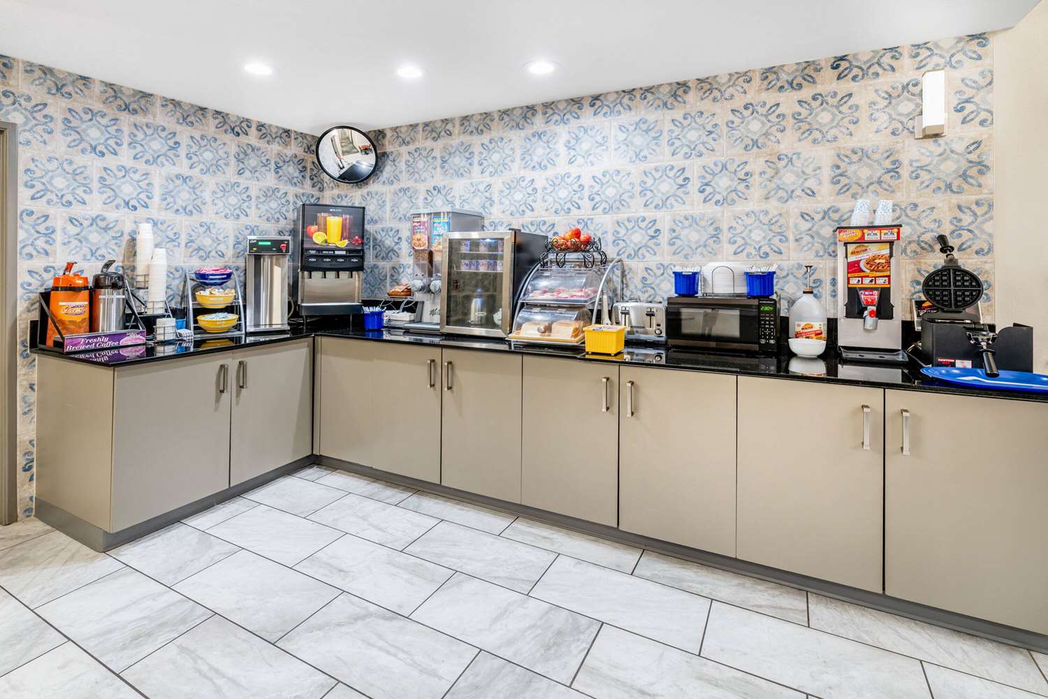 Days Inn by Wyndham Los Lunas 8/33