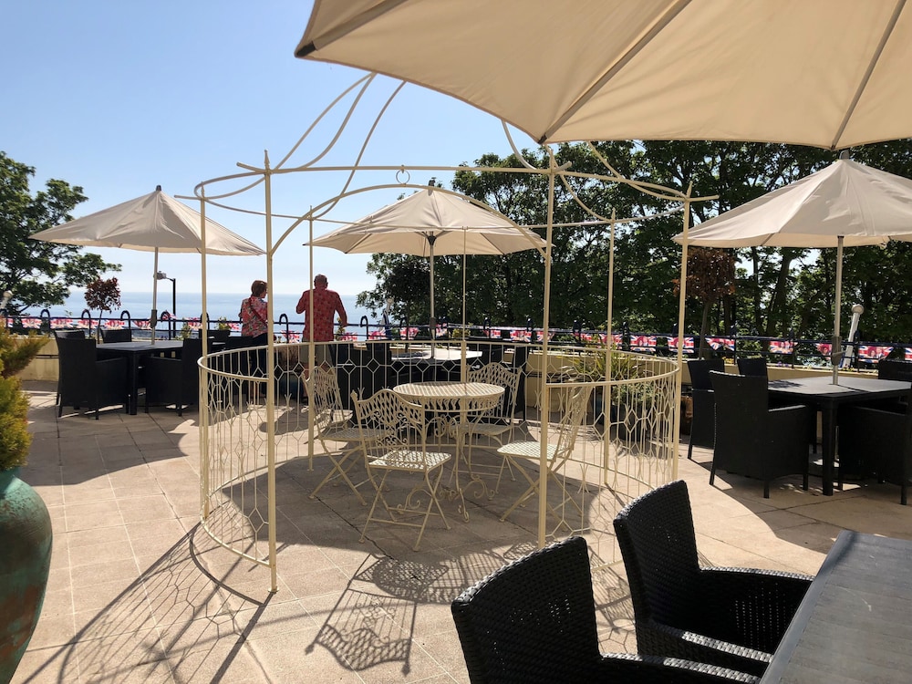 Royal Hotel Scarborough 58/74