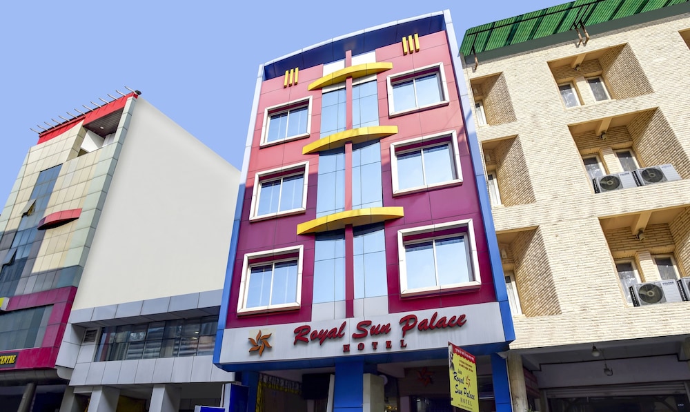 Oyo Rooms Sargam Cinemas 5/50