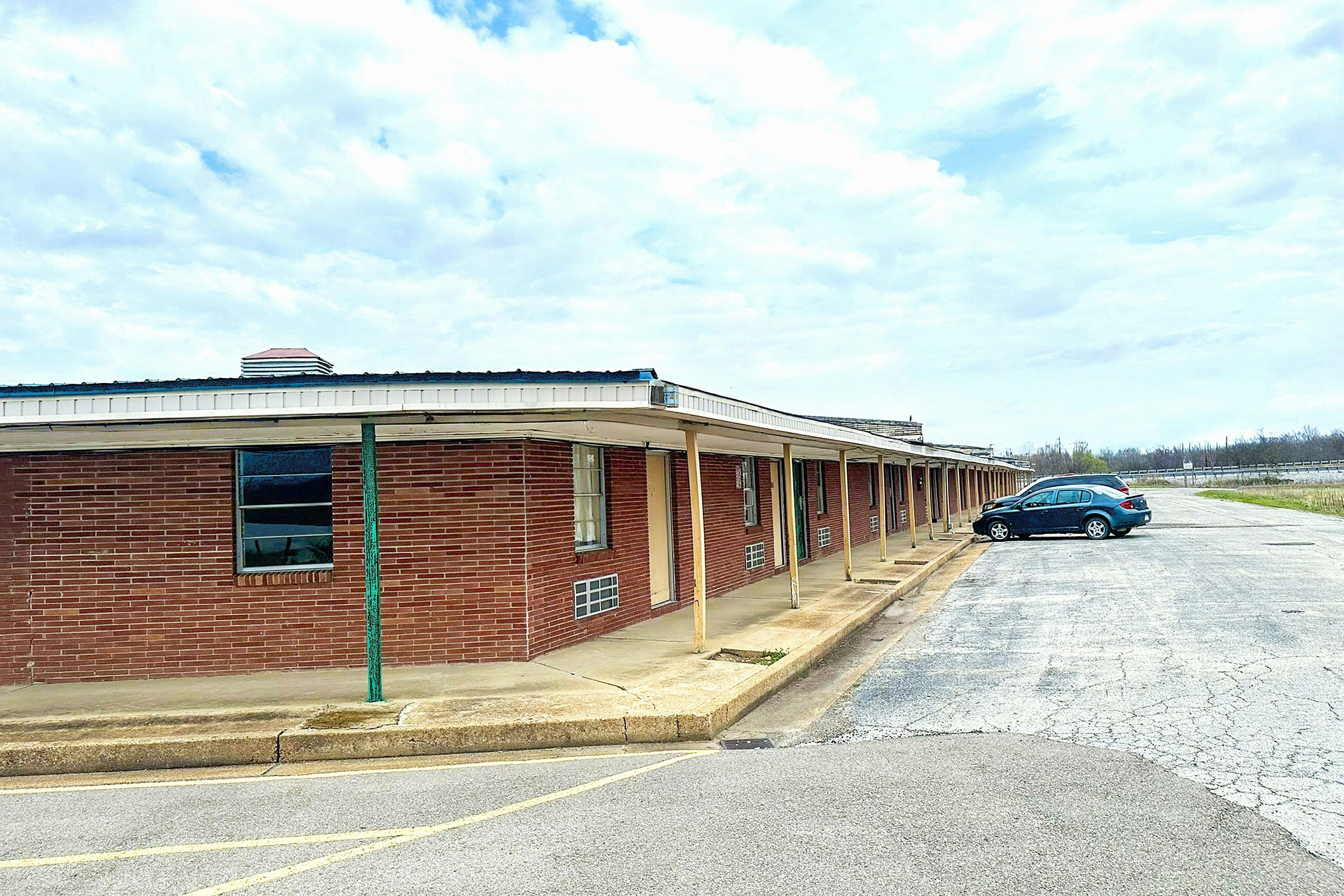 Shamrock Kings Inn By OYO Marked Tree I-555 1/20