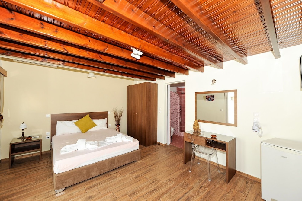 SUITE, DOUBLE BED, JETTED TUB