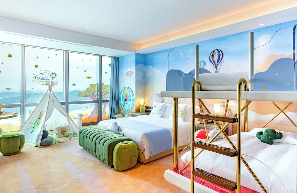Theme, Family, King Bed, Bunk Bed, City View