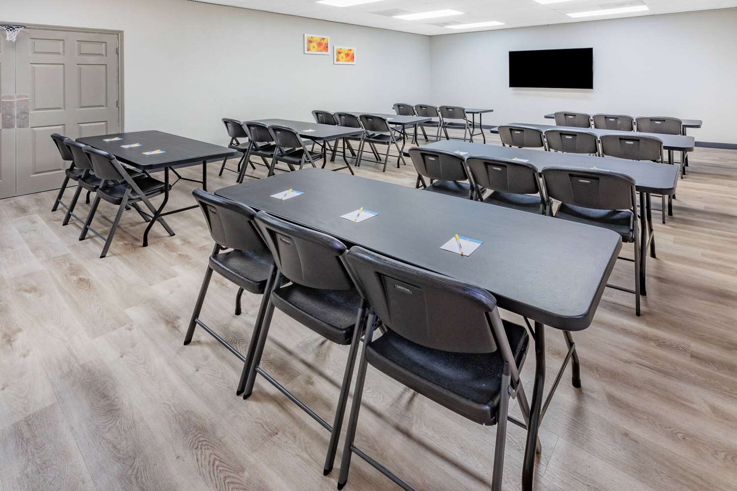 Days Inn & Suites by Wyndham Huntsville 10/14
