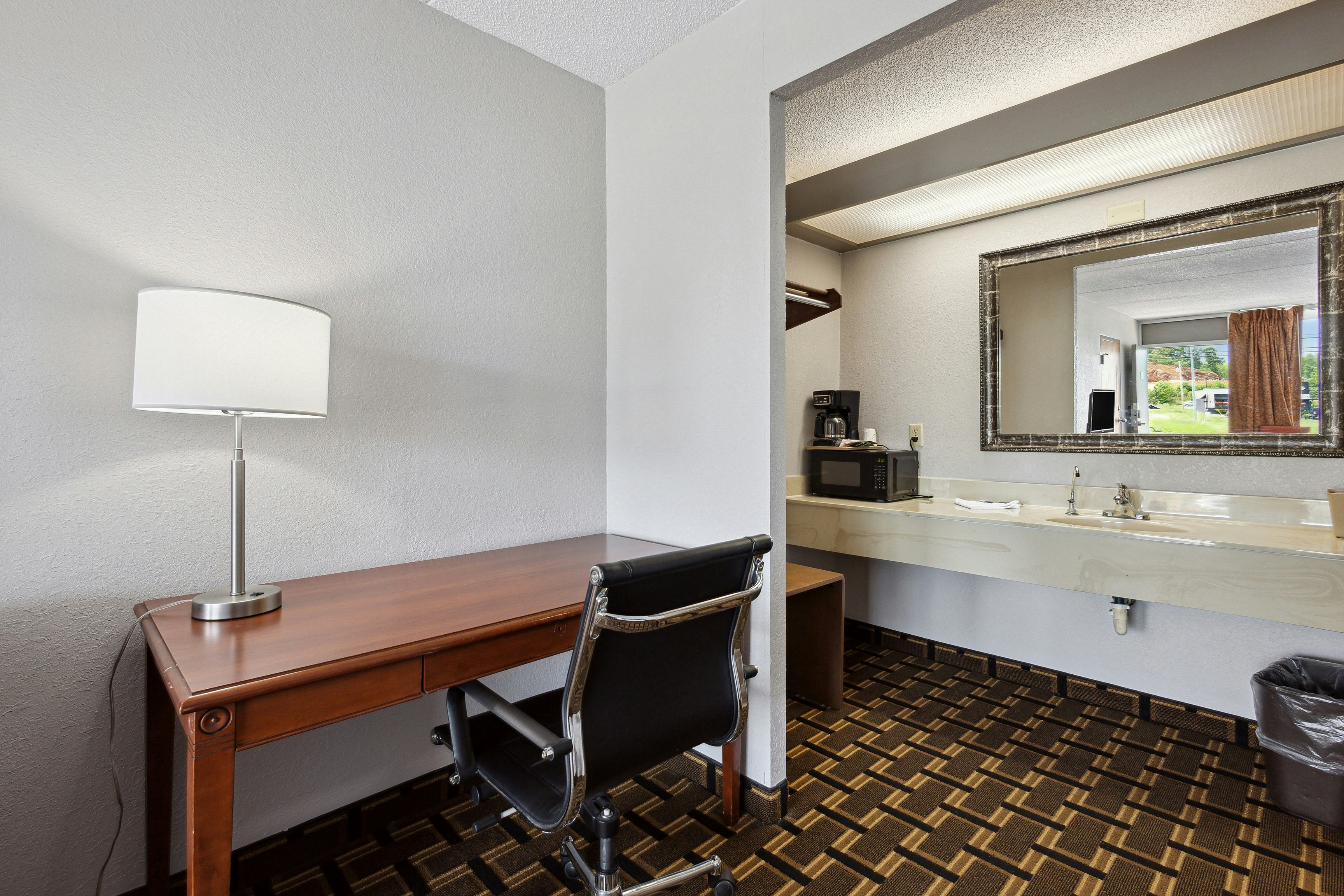 Relax inn by OYO Greeneville Near Hwy US-321 28/40