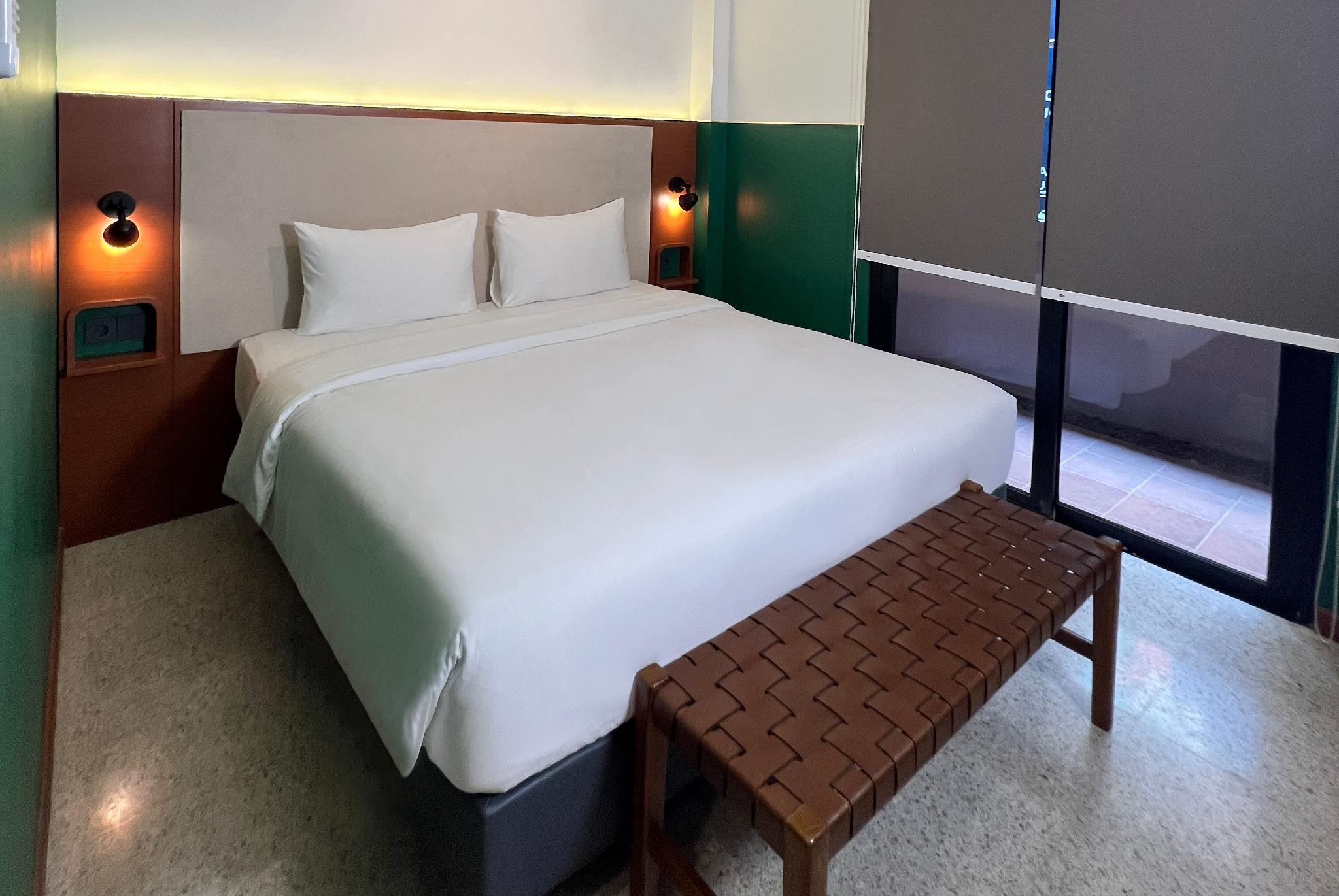Deluxe, Double Bed, North Wing