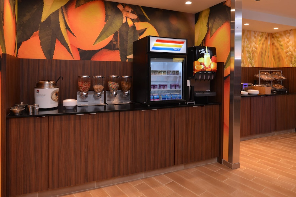 Fairfield Inn Suites Fremont 37/44
