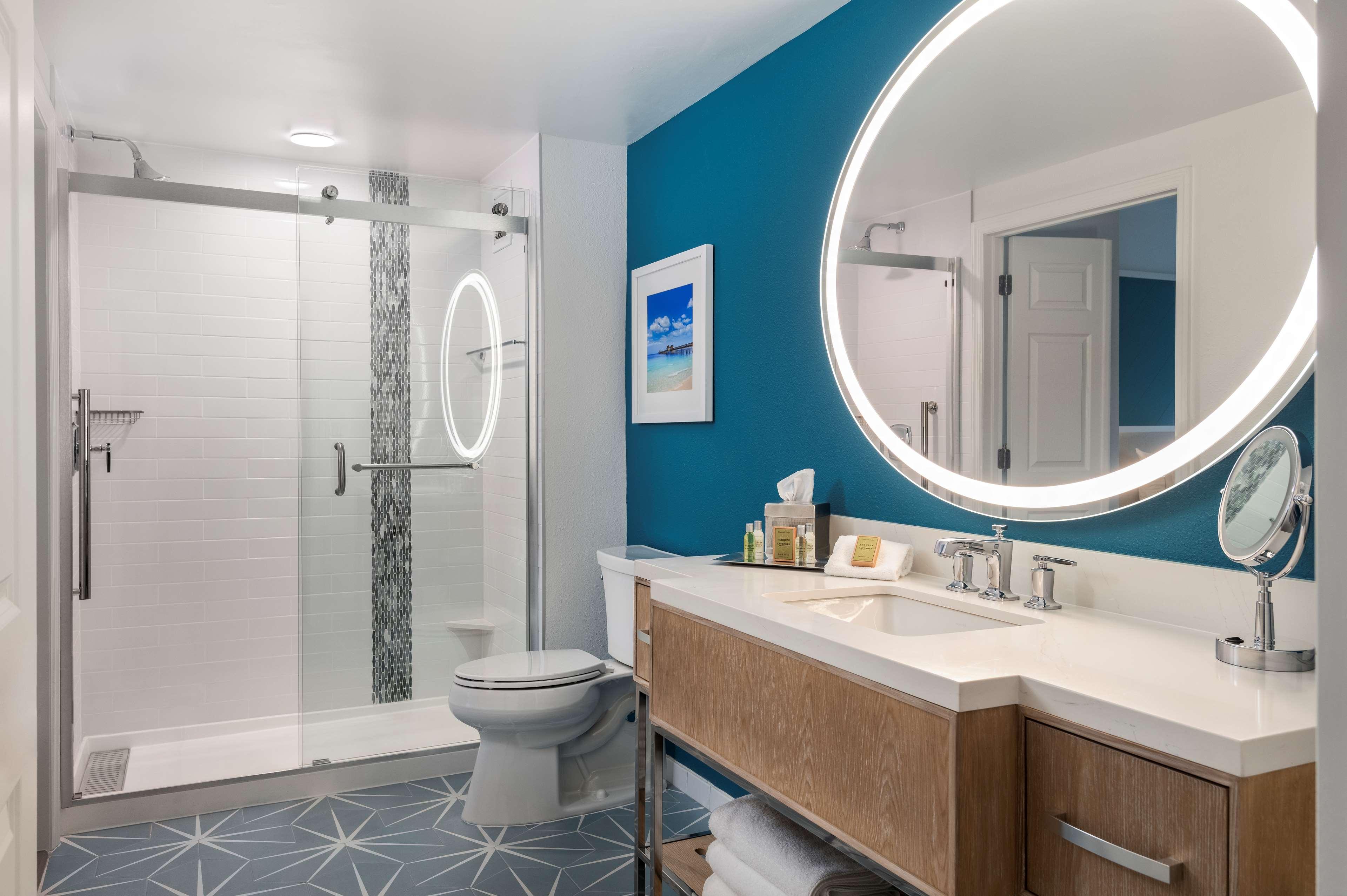 1 BEDROOM, POOL, COURTYARD, SUITE, KING BED, PARTIAL VIEW