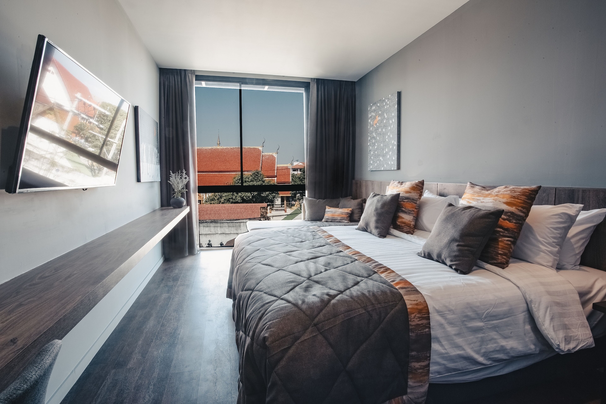 STANDARD, QUEEN BED