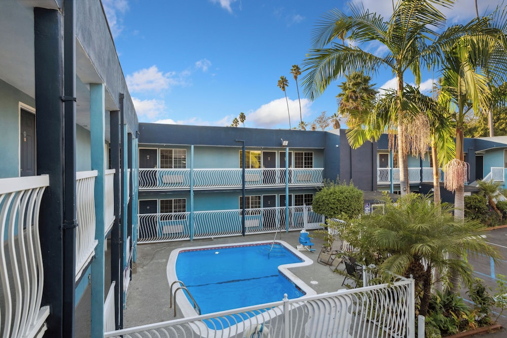 Hotel H-Wood 3/33